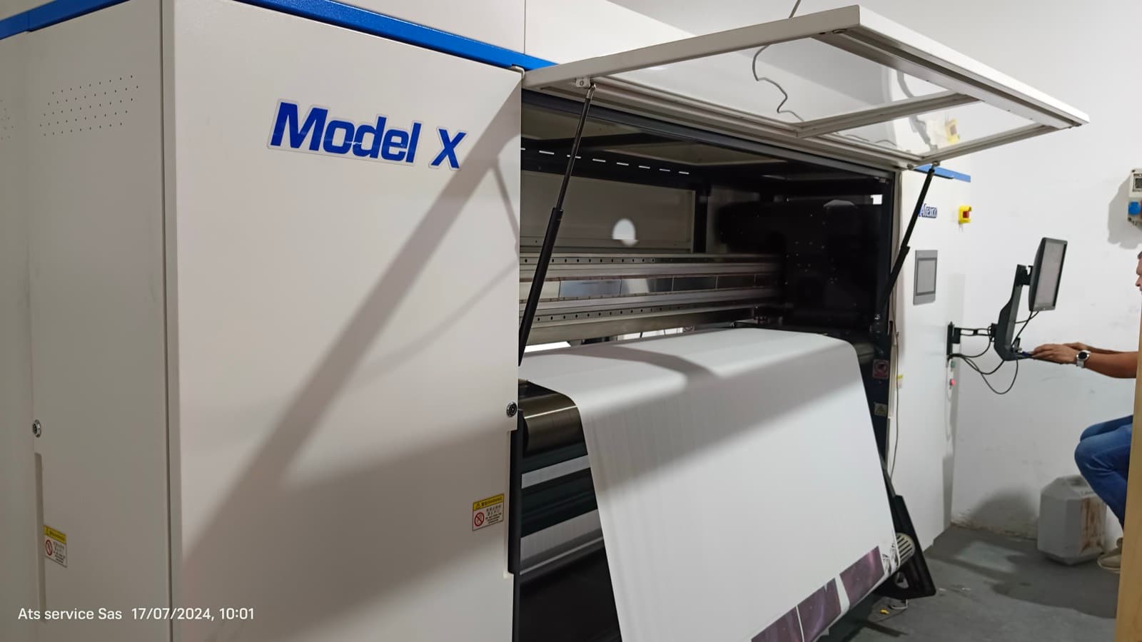 Model X imprimiendo papel de sublimación